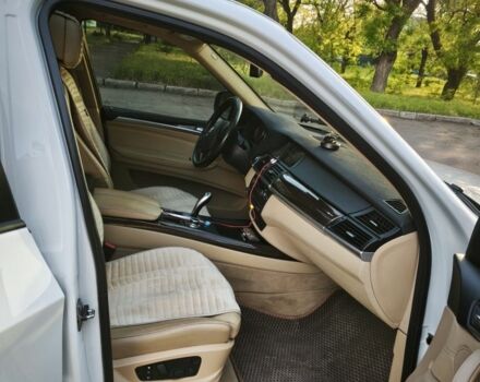 Белый БМВ Х5, объемом двигателя 3 л и пробегом 320 тыс. км за 15000 $, фото 8 на Automoto.ua