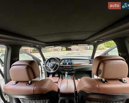 Белый БМВ Х5, объемом двигателя 3 л и пробегом 214 тыс. км за 18499 $, фото 47 на Automoto.ua