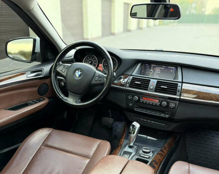 Білий БМВ Х5, об'ємом двигуна 2.99 л та пробігом 259 тис. км за 16000 $, фото 23 на Automoto.ua