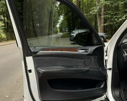 Белый БМВ Х5, объемом двигателя 3 л и пробегом 251 тыс. км за 17800 $, фото 49 на Automoto.ua