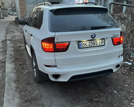 Белый БМВ Х5, объемом двигателя 3 л и пробегом 287 тыс. км за 19500 $, фото 2 на Automoto.ua