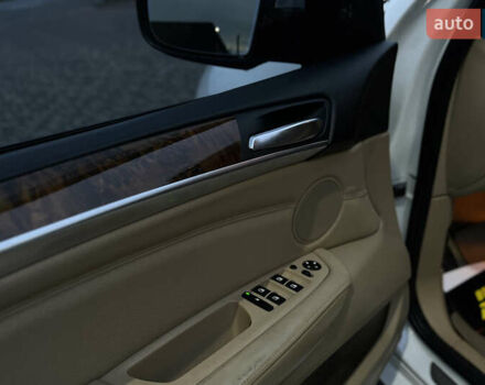 Белый БМВ Х5, объемом двигателя 3 л и пробегом 325 тыс. км за 13700 $, фото 18 на Automoto.ua