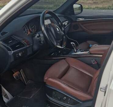 БМВ Х5 2012 в Днепре (Днепропетровске) на Automoto.ua Белый БМВ Х5, объемом двигателя 4.39 л и пробегом 270 тыс. км за 17000 $, фото 1 на Automoto.ua