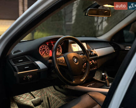 Белый БМВ Х5, объемом двигателя 3 л и пробегом 264 тыс. км за 10900 $, фото 4 на Automoto.ua