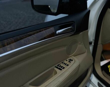 Белый БМВ Х5, объемом двигателя 3 л и пробегом 325 тыс. км за 13700 $, фото 18 на Automoto.ua