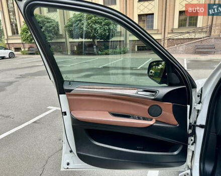 Белый БМВ Х5, объемом двигателя 3 л и пробегом 214 тыс. км за 18499 $, фото 30 на Automoto.ua