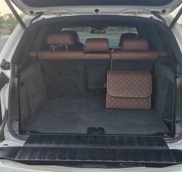 БМВ Х5 2012 в Днепре (Днепропетровске) на Automoto.ua Белый БМВ Х5, объемом двигателя 4.39 л и пробегом 270 тыс. км за 17000 $, фото 6 на Automoto.ua