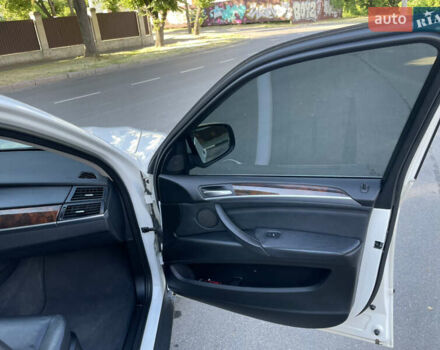 Белый БМВ Х5, объемом двигателя 3 л и пробегом 145 тыс. км за 19000 $, фото 26 на Automoto.ua