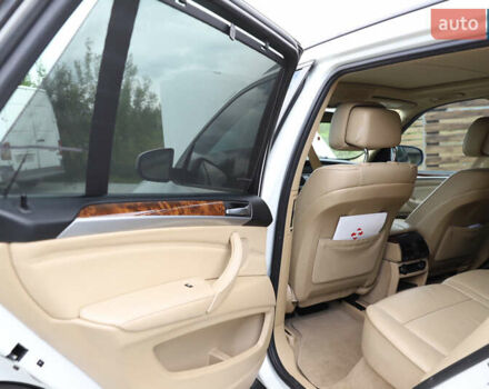 Белый БМВ Х5, объемом двигателя 3 л и пробегом 244 тыс. км за 17500 $, фото 20 на Automoto.ua