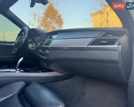 Белый БМВ Х5, объемом двигателя 3 л и пробегом 234 тыс. км за 15800 $, фото 43 на Automoto.ua