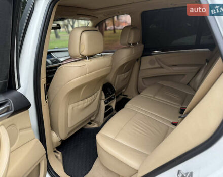 Белый БМВ Х5, объемом двигателя 2.99 л и пробегом 216 тыс. км за 17900 $, фото 15 на Automoto.ua