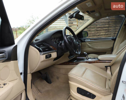 Белый БМВ Х5, объемом двигателя 3 л и пробегом 244 тыс. км за 17500 $, фото 14 на Automoto.ua