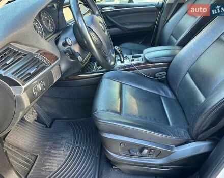 Белый БМВ Х5, объемом двигателя 3 л и пробегом 263 тыс. км за 17490 $, фото 13 на Automoto.ua