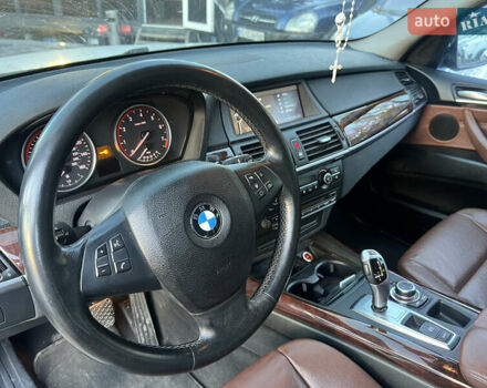 Белый БМВ Х5, объемом двигателя 2.98 л и пробегом 171 тыс. км за 12500 $, фото 9 на Automoto.ua