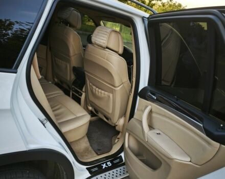 Белый БМВ Х5, объемом двигателя 3 л и пробегом 320 тыс. км за 15000 $, фото 9 на Automoto.ua