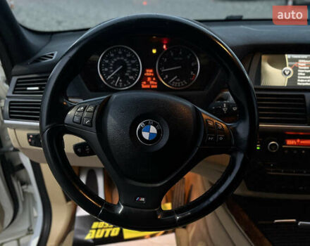 Белый БМВ Х5, объемом двигателя 3 л и пробегом 325 тыс. км за 13700 $, фото 11 на Automoto.ua