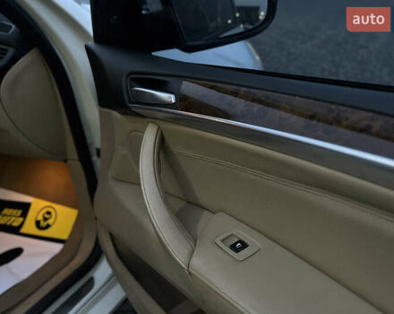 Белый БМВ Х5, объемом двигателя 3 л и пробегом 325 тыс. км за 13700 $, фото 23 на Automoto.ua