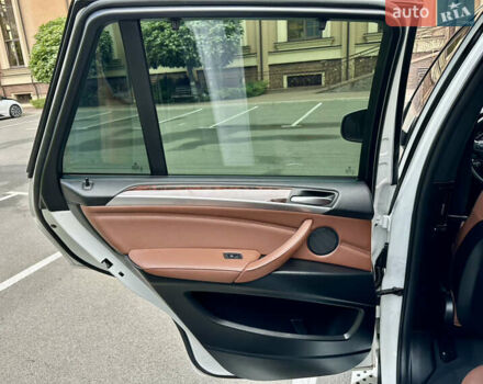 Белый БМВ Х5, объемом двигателя 3 л и пробегом 214 тыс. км за 18499 $, фото 31 на Automoto.ua