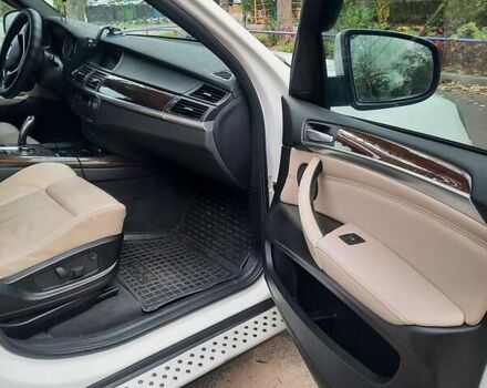 Белый БМВ Х5, объемом двигателя 3 л и пробегом 213 тыс. км за 18500 $, фото 6 на Automoto.ua