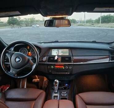 БМВ Х5 2012 в Днепре (Днепропетровске) на Automoto.ua Белый БМВ Х5, объемом двигателя 4.39 л и пробегом 270 тыс. км за 17000 $, фото 5 на Automoto.ua