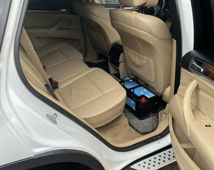 Белый БМВ Х5, объемом двигателя 3 л и пробегом 287 тыс. км за 19500 $, фото 9 на Automoto.ua