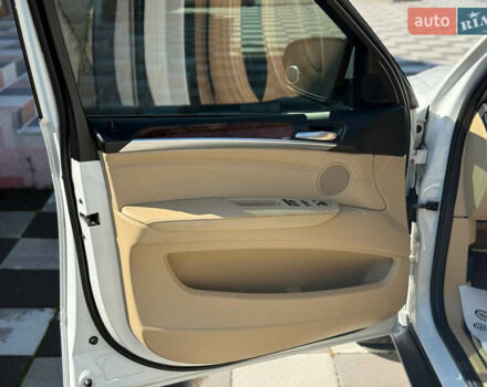 Белый БМВ Х5, объемом двигателя 3 л и пробегом 231 тыс. км за 12999 $, фото 21 на Automoto.ua