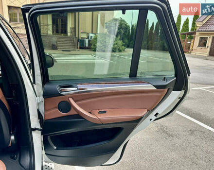 Белый БМВ Х5, объемом двигателя 3 л и пробегом 214 тыс. км за 18499 $, фото 33 на Automoto.ua