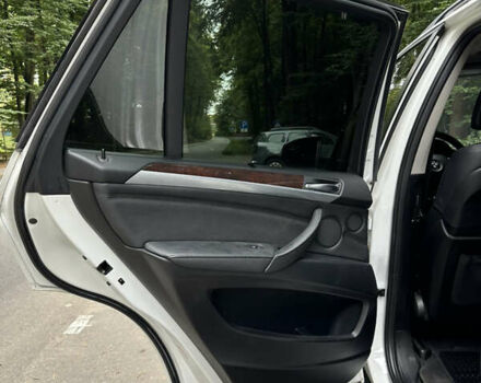 Белый БМВ Х5, объемом двигателя 3 л и пробегом 251 тыс. км за 17800 $, фото 48 на Automoto.ua