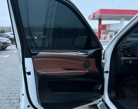 Белый БМВ Х5, объемом двигателя 3 л и пробегом 224 тыс. км за 13300 $, фото 43 на Automoto.ua