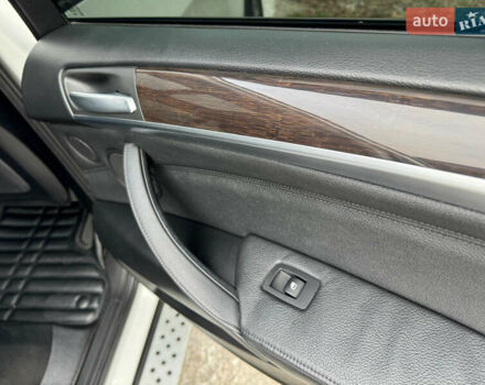 Білий БМВ Х5, об'ємом двигуна 3 л та пробігом 162 тис. км за 22500 $, фото 30 на Automoto.ua