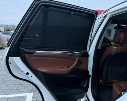 Белый БМВ Х5, объемом двигателя 3 л и пробегом 224 тыс. км за 13300 $, фото 47 на Automoto.ua