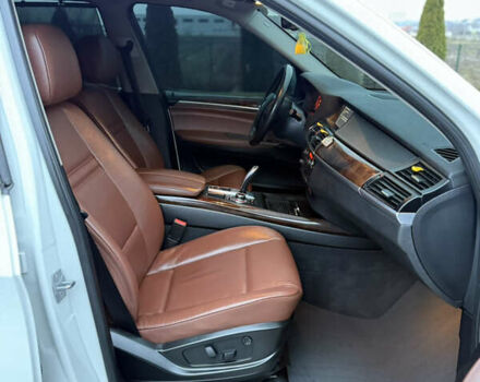 Белый БМВ Х5, объемом двигателя 3 л и пробегом 224 тыс. км за 13300 $, фото 59 на Automoto.ua