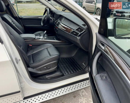 Білий БМВ Х5, об'ємом двигуна 3 л та пробігом 162 тис. км за 22500 $, фото 38 на Automoto.ua