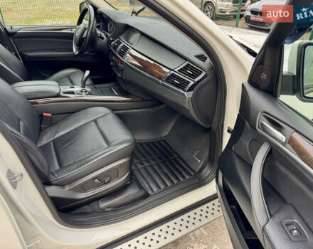 Білий БМВ Х5, об'ємом двигуна 3 л та пробігом 162 тис. км за 22500 $, фото 41 на Automoto.ua