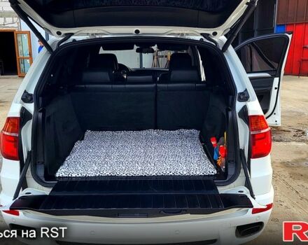 Белый БМВ Х5, объемом двигателя 3 л и пробегом 200 тыс. км за 27500 $, фото 2 на Automoto.ua