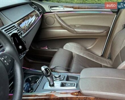 Білий БМВ Х5, об'ємом двигуна 2.99 л та пробігом 142 тис. км за 23999 $, фото 26 на Automoto.ua