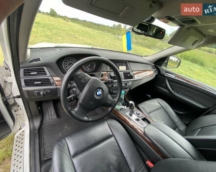 Белый БМВ Х5, объемом двигателя 2.99 л и пробегом 140 тыс. км за 19000 $, фото 4 на Automoto.ua