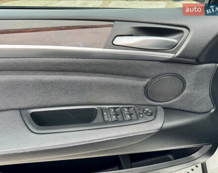 Білий БМВ Х5, об'ємом двигуна 3 л та пробігом 162 тис. км за 22500 $, фото 12 на Automoto.ua