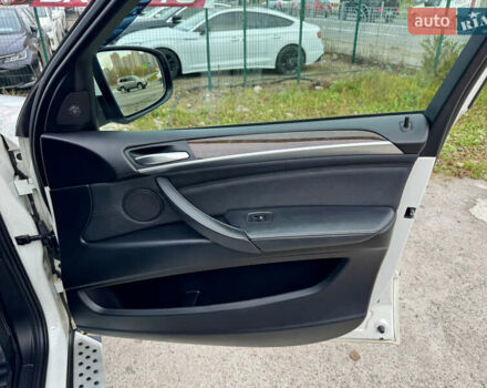 Білий БМВ Х5, об'ємом двигуна 3 л та пробігом 162 тис. км за 22500 $, фото 36 на Automoto.ua