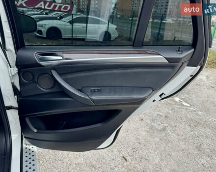 Білий БМВ Х5, об'ємом двигуна 3 л та пробігом 162 тис. км за 22500 $, фото 29 на Automoto.ua