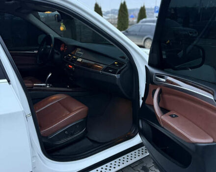 Белый БМВ Х5, объемом двигателя 3 л и пробегом 224 тыс. км за 13300 $, фото 58 на Automoto.ua