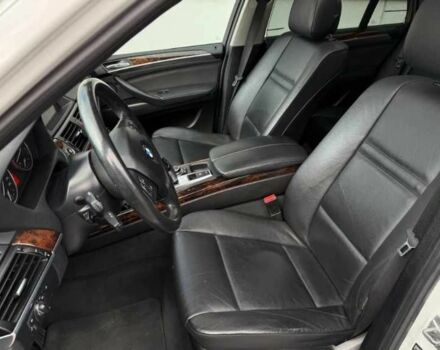 Белый БМВ Х5, объемом двигателя 3 л и пробегом 180 тыс. км за 12400 $, фото 6 на Automoto.ua