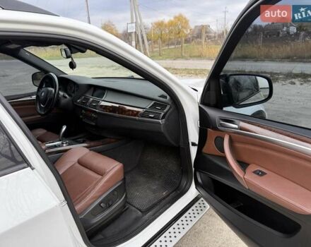 Белый БМВ Х5, объемом двигателя 2.98 л и пробегом 190 тыс. км за 16200 $, фото 3 на Automoto.ua