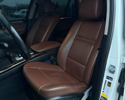 Белый БМВ Х5, объемом двигателя 3 л и пробегом 224 тыс. км за 13300 $, фото 46 на Automoto.ua