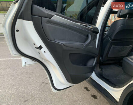 Білий БМВ Х5, об'ємом двигуна 2.98 л та пробігом 260 тис. км за 16800 $, фото 7 на Automoto.ua