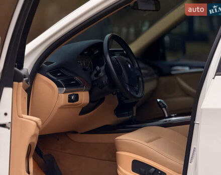 Білий БМВ Х5, об'ємом двигуна 2.98 л та пробігом 234 тис. км за 14800 $, фото 9 на Automoto.ua