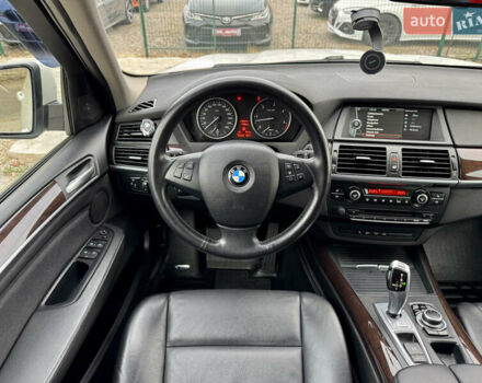 Білий БМВ Х5, об'ємом двигуна 3 л та пробігом 162 тис. км за 22500 $, фото 43 на Automoto.ua