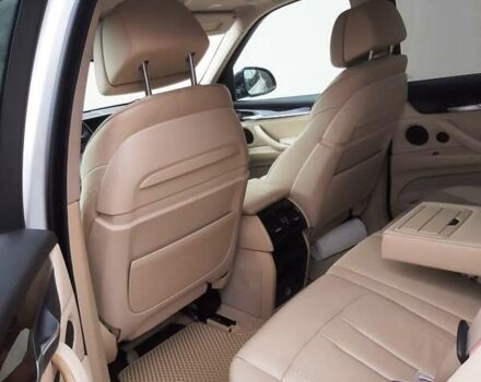 Белый БМВ Х5, объемом двигателя 2.98 л и пробегом 240 тыс. км за 25000 $, фото 4 на Automoto.ua