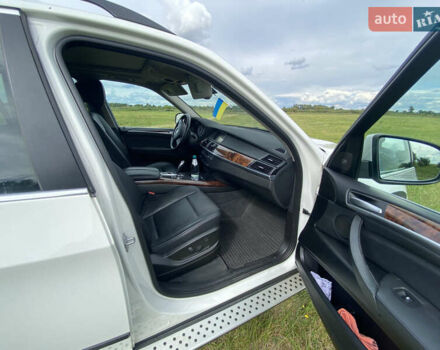 Белый БМВ Х5, объемом двигателя 2.99 л и пробегом 140 тыс. км за 19000 $, фото 13 на Automoto.ua