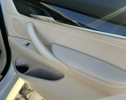 Белый БМВ Х5, объемом двигателя 3 л и пробегом 160 тыс. км за 21999 $, фото 26 на Automoto.ua